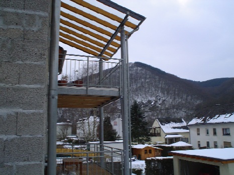 Überdachung eines Stahlbalkons Überdachung eines Stahlbalkons